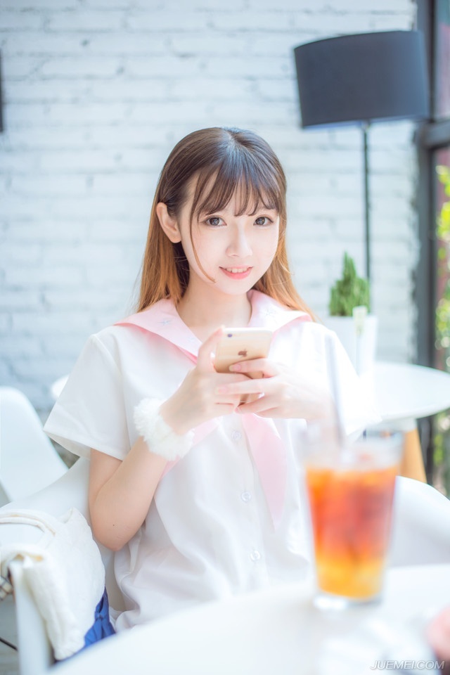 伏德不知道，因为只是单线输送，江东那边不会给自己任何回复，也没有要求自己做任何准备，只是伏德觉得这是一个好机会，但江东那边，未必会这样认为，或者说并没有想到会有这场瓢泼大雨，硬生生的错过了这个机会。